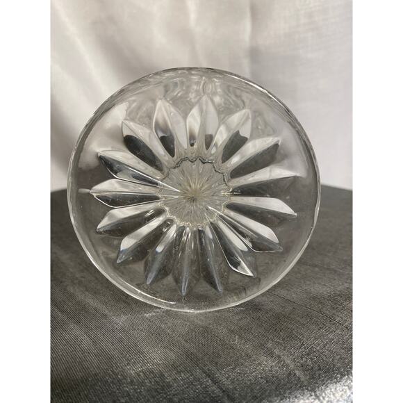 Vintage Crystal Clear Glass Vase with Etched Flower 8 in tall EUC - Picture 6 of 13